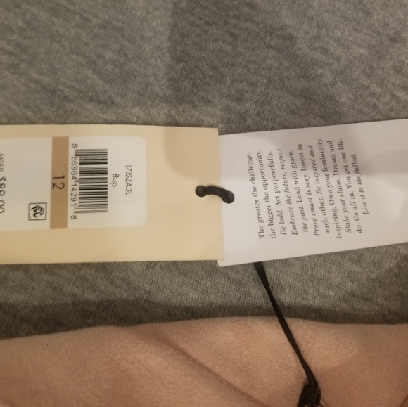 Ivanka Trump Heel high Skirts. - Picture 5 of 6